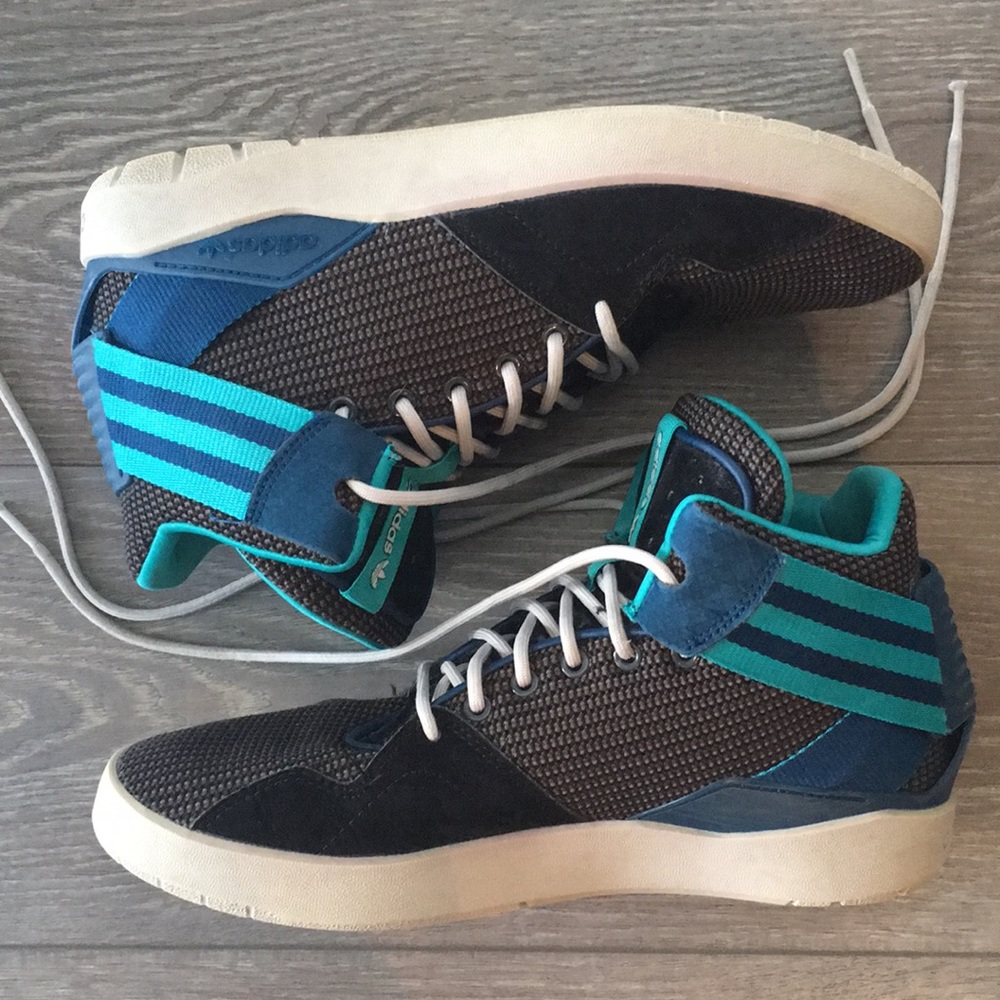 Very cool blue/gray Adidas high top sneakers 8.5